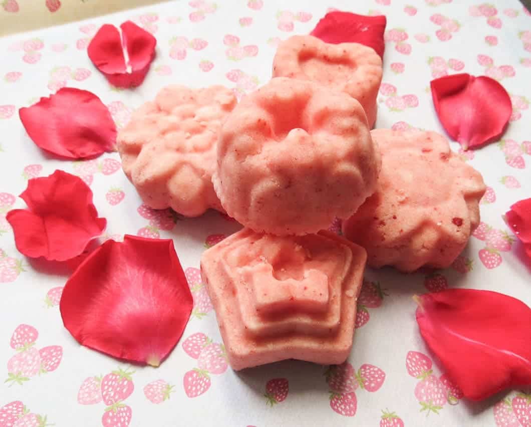 5 Ways to Create a Relaxing Rose Petal Bath at Home