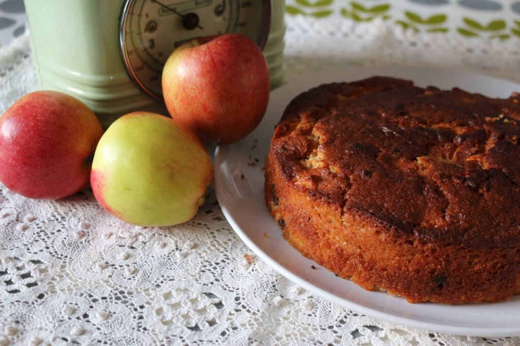 Apple and Cinnamon Cake