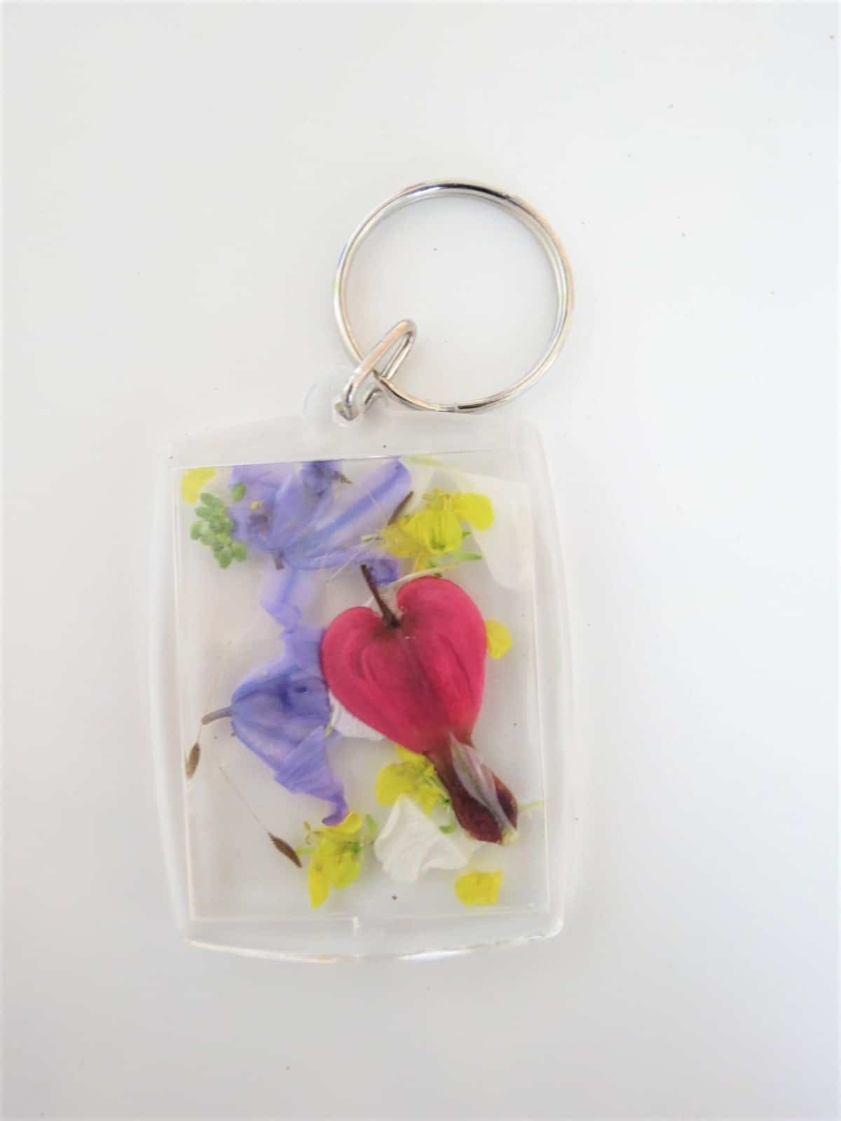 flower activity for kids. flowers in a keyring