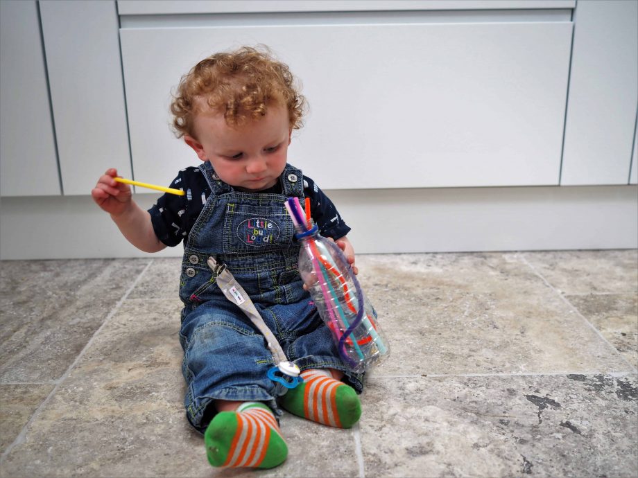 Screen Free Ways to entertain Kids on a Long Journey - Thimble and Twig