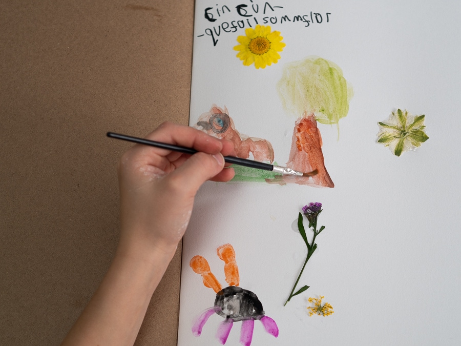 How to Make a Nature Scrapbook With Your Kids 